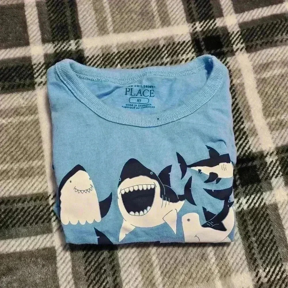 Childrens Place 5t blue 100% cotton shark shirt